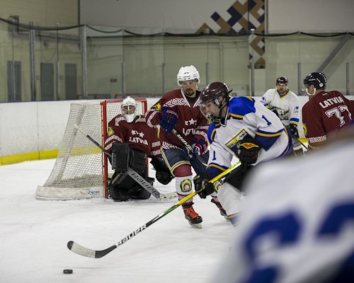 NCOs on Ice: Alaska Soldiers part of hockey show, Article